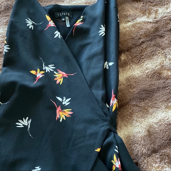 Floral wraparound dress - Picture 3 of 4